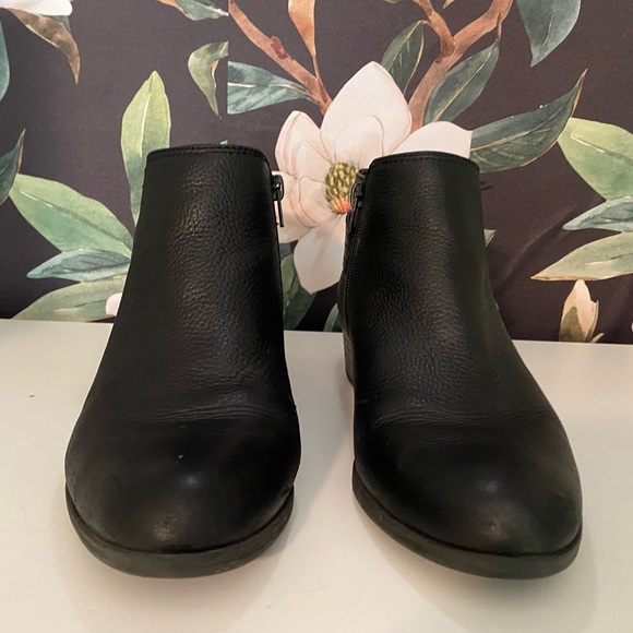 Clarks Addiy Kara black leather booties size 8.5 - Picture 3 of 14